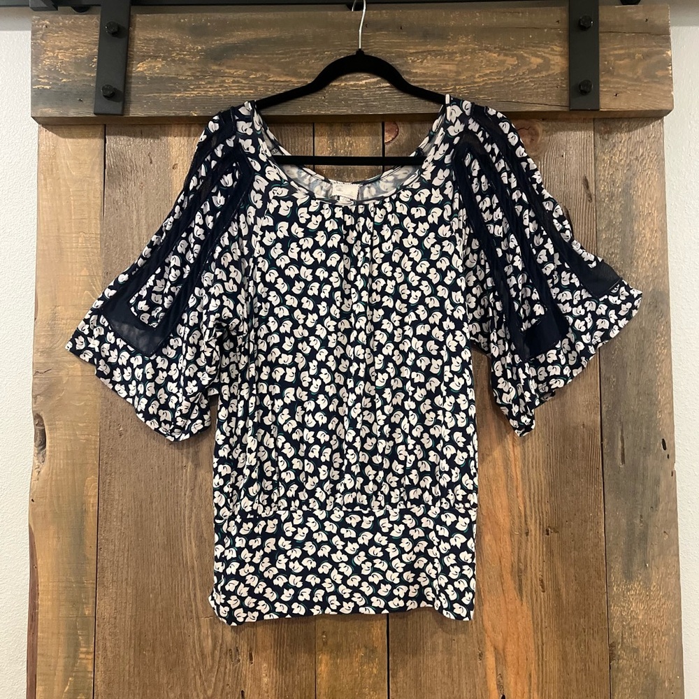 Postmark Anthropologie Women's Blue White Floral Bell Sleeve Blouse X-Small